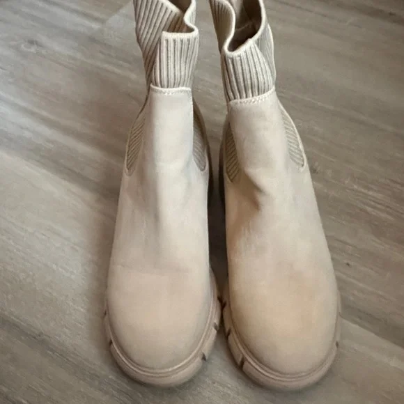 Women's Cream Ankle Boots - Picture 1 of 5
